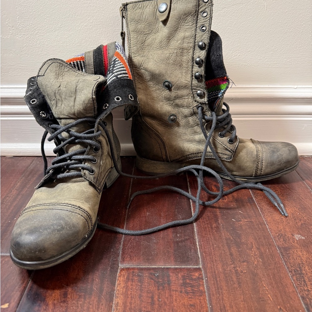 Steve Madden Black Leather Lace-Up Combat Boots with Plaid Liner